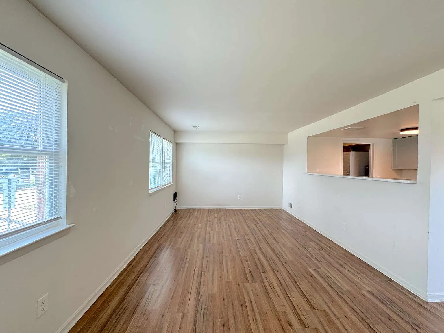 2 bed, 1.0 bath, $1,900 — Photo 4