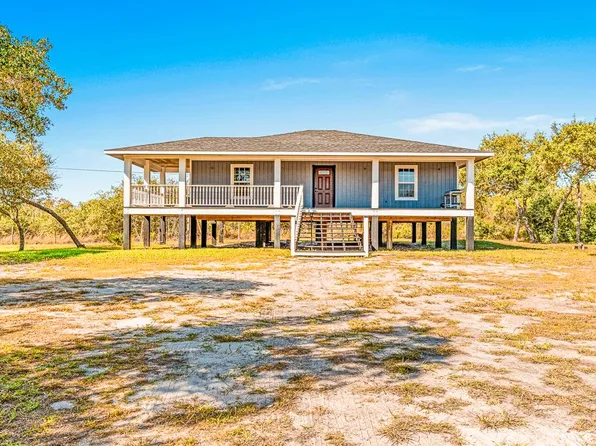 1430 16th St, Rockport, TX 78382