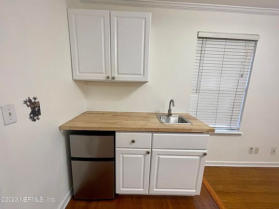 4th image of 3664 Herschel St #B