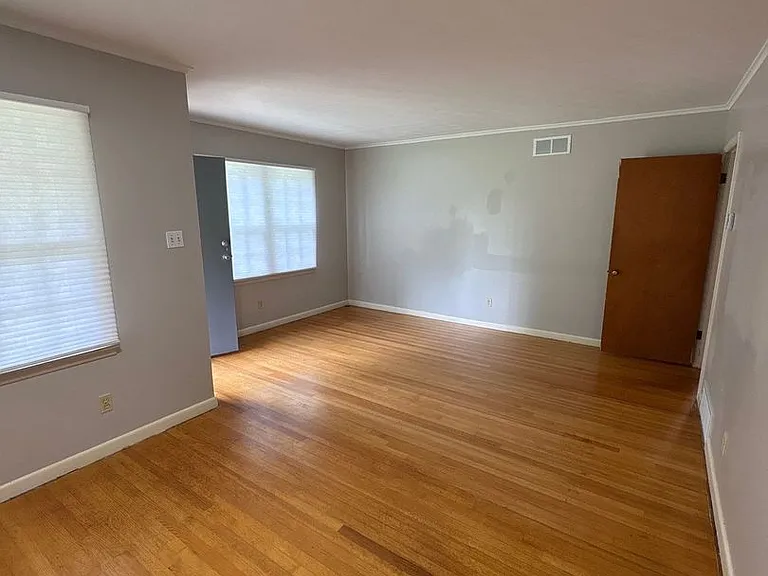 1552 Delmont Rd — Photo 18