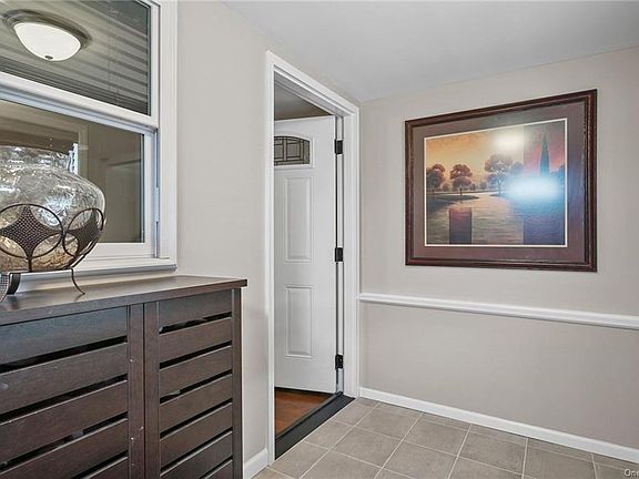 5th image of 8 Nob Cir
