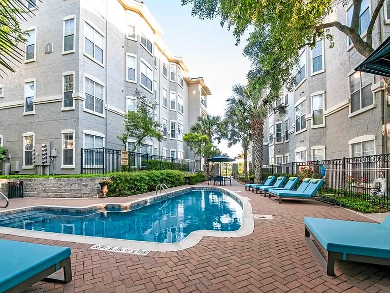 Meridian Luxury Apartment Homes — Photo 14