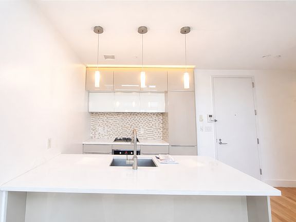 4th image of 405 Union Ave #203
