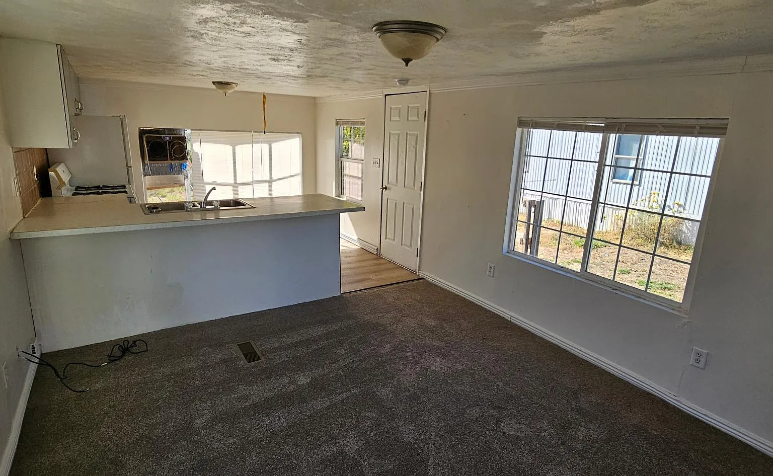 2 bed, 900 sqft, $900 — Photo 2