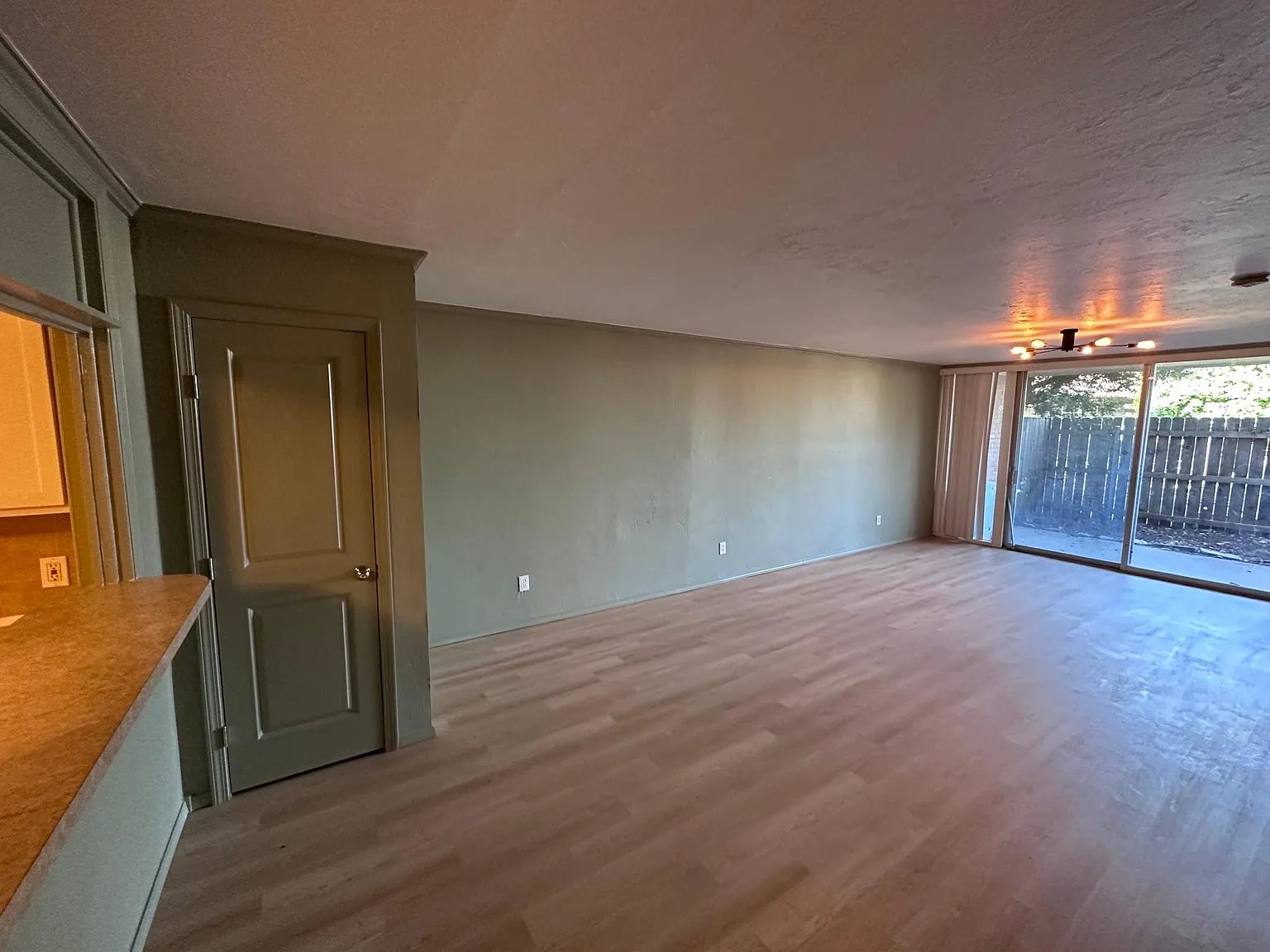 6000 N Brookline Ave — Photo 4