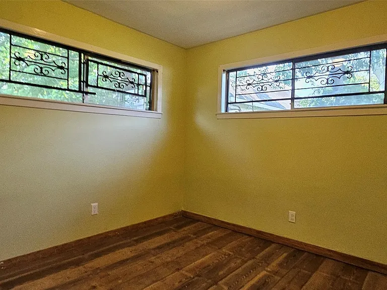 3610 Dennis St — Photo 9