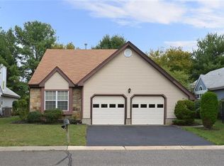 25 Ingram Dr, Monroe Township, NJ 08831