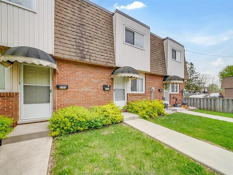 5486 Lassaline Ave — Photo 5