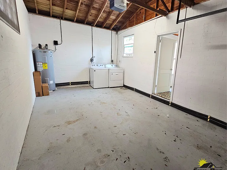 475 Riverside Dr — Photo 40
