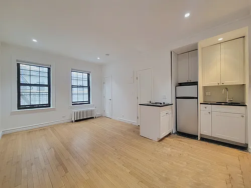 172 5th Ave #4G Photo 1