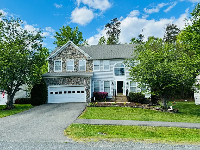 52 Lightfoot Dr — Photo 1