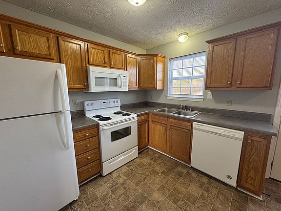 5th image of 161 Coachman Ct APT A