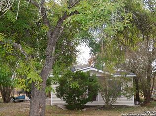 1223 Plum St, Floresville, TX 78114