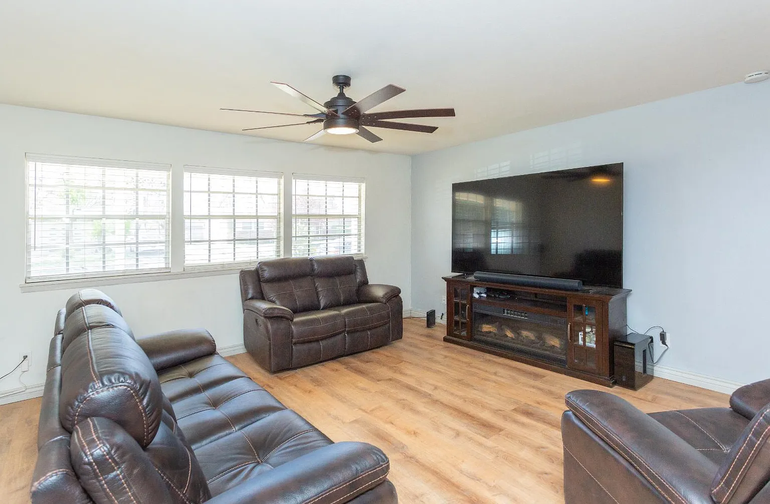 1403 W Bonita Dr — Photo 3