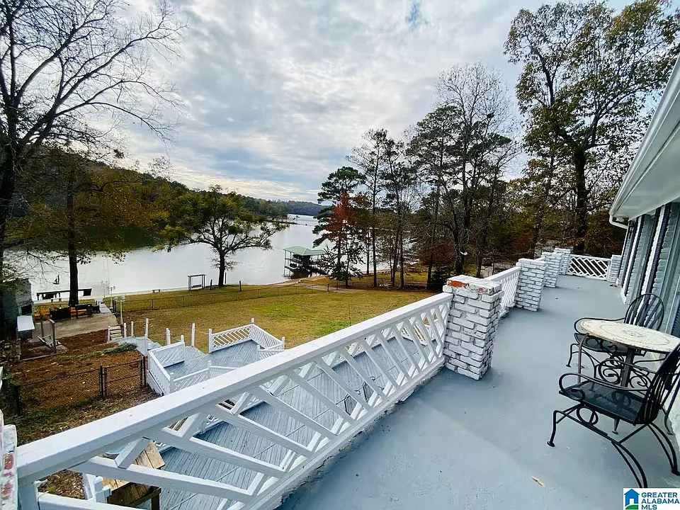 992 Clear Creek Dr