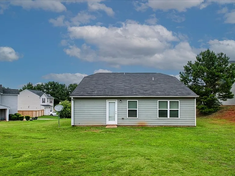 1715 Cheryl Ln — Photo 2