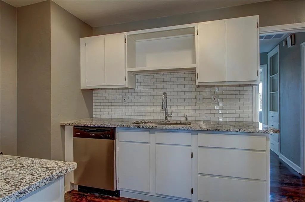 2646 NW 34th ST - 1 — Photo 2