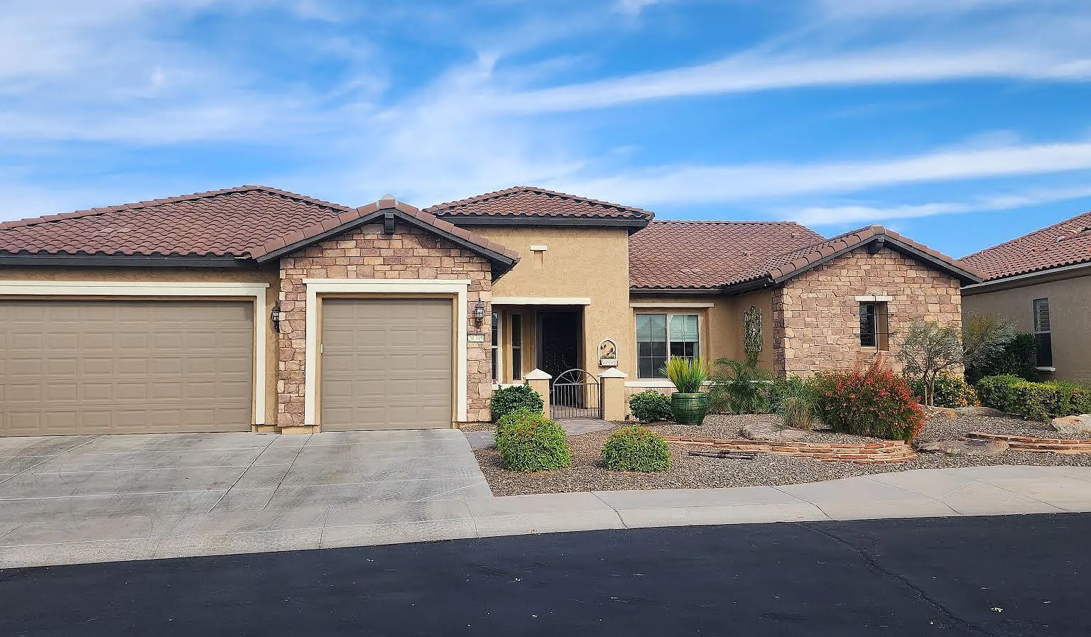 2 bed, 2.5 bath, 2845 sqft, $2,500 — Photo 1