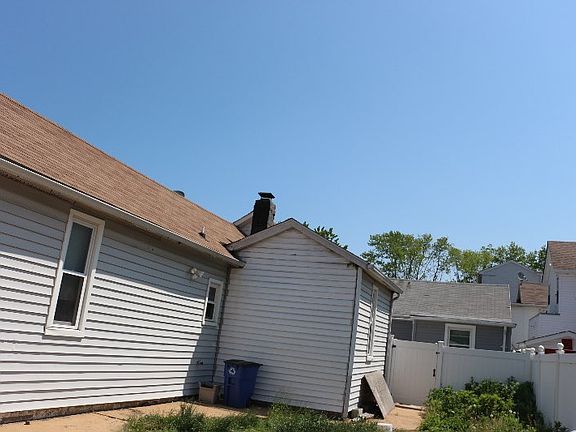 2nd image of 81 Pearsall St