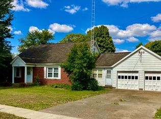 201 W Rudolph St, Crossville, IL 62827