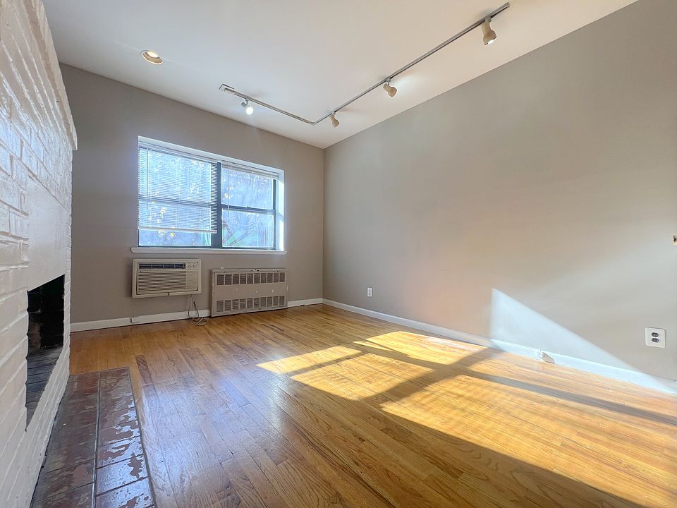 2nd image of 321 E 92nd St APT 1D