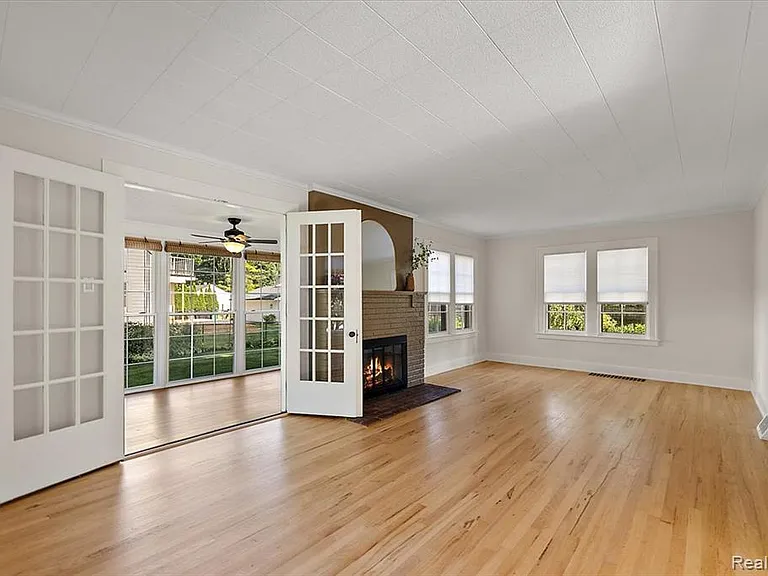 2136 Dorchester Rd — Photo 7