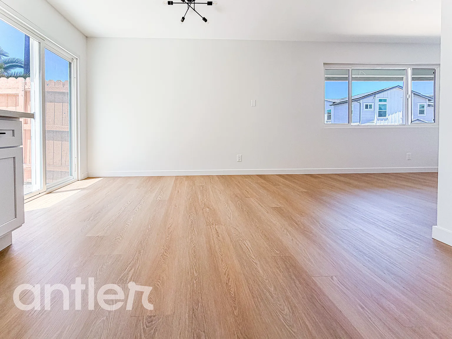 2 bed, 1000 sqft, $3,595 — Photo 2