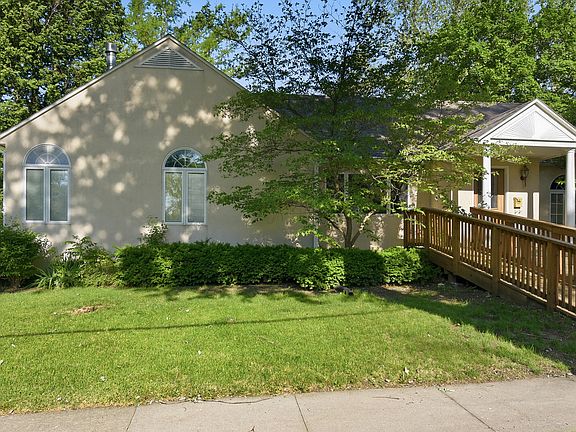 2nd image of 809 Highland Ave