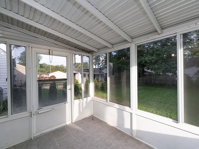 966 E Barrett Ave — Photo 19