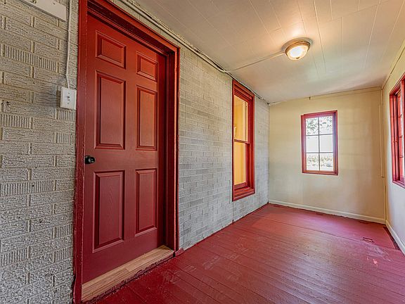 4th image of 401 E Tazewell St
