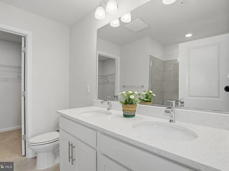 818 Bond St — Photo 15