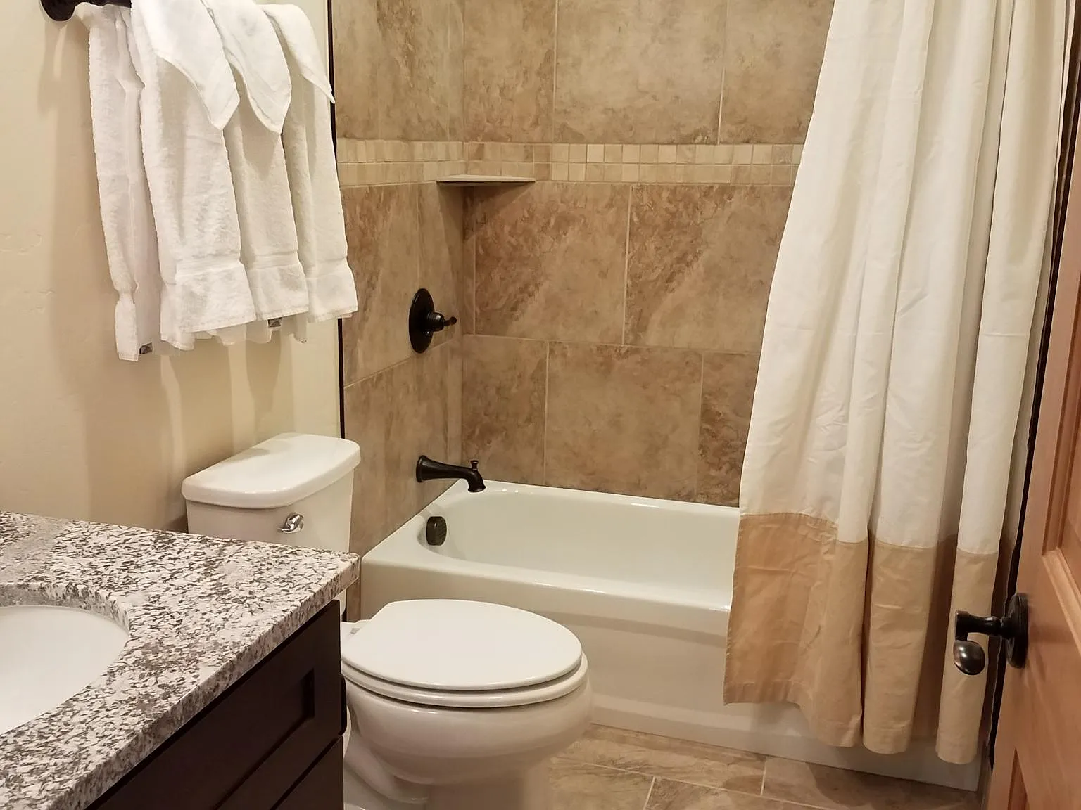 3 bed, 2000 sqft, $3,750 — Photo 4