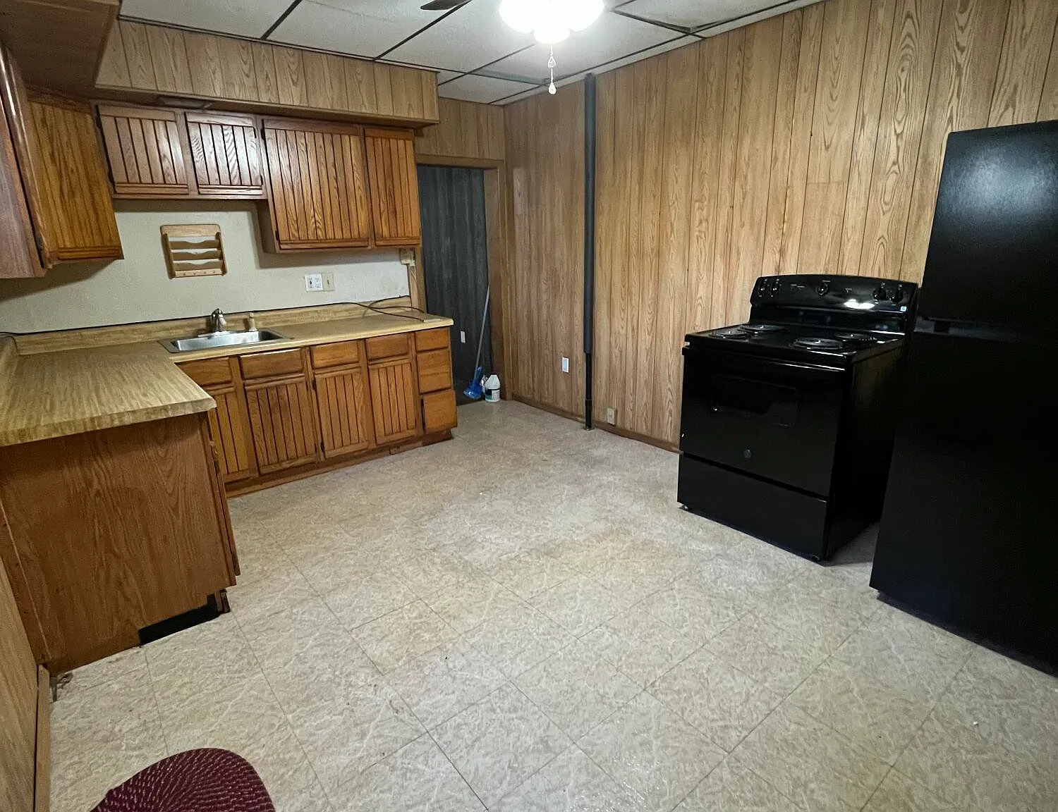 3 bed, 1.0 bath, 1005 sqft, $1,200 — Photo 2