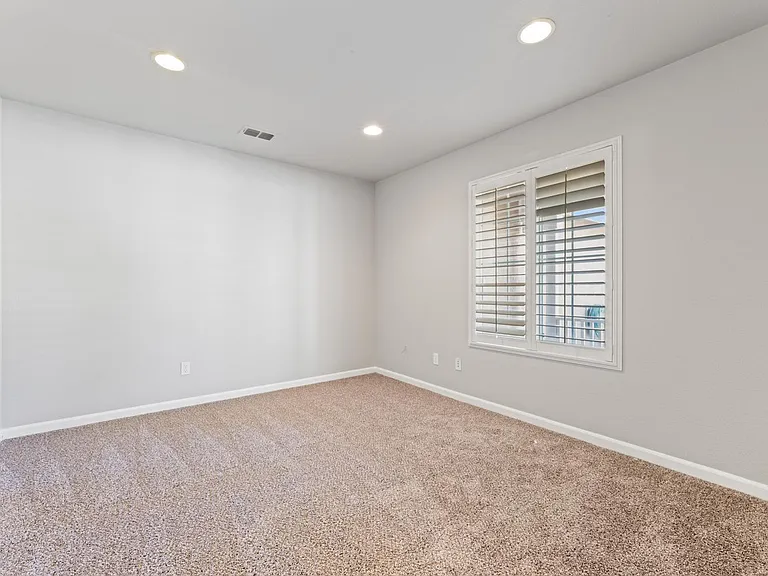 4866 Canfield Cir — Photo 29