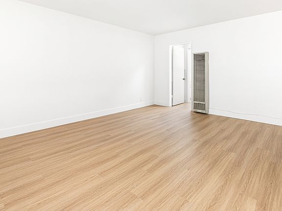 3rd image of 412 W Queen St APT 6