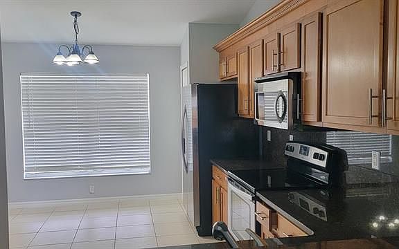 3rd image of 437 NE Mainsail St