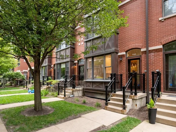 1345 S Indiana Pkwy, Chicago, IL 60605