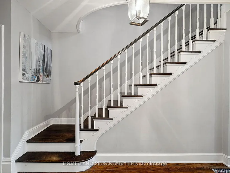 56 Highland Cres — Photo 11