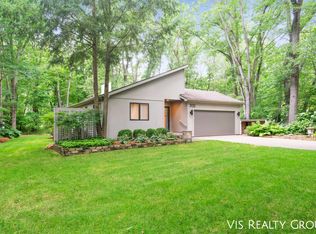 3132 Indian Point Rd, Saugatuck, MI 49453