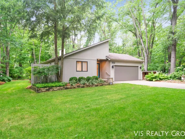 3132 Indian Point Rd, Saugatuck, MI 49453