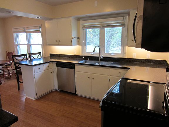 3rd image of 6734 Oakland Dr