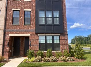 22110 Midmoor Dr, Ashburn, VA 20148