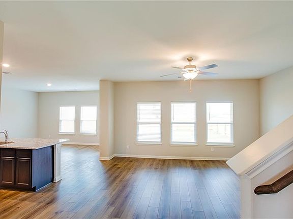 3rd image of 276 Mount Vernon Way