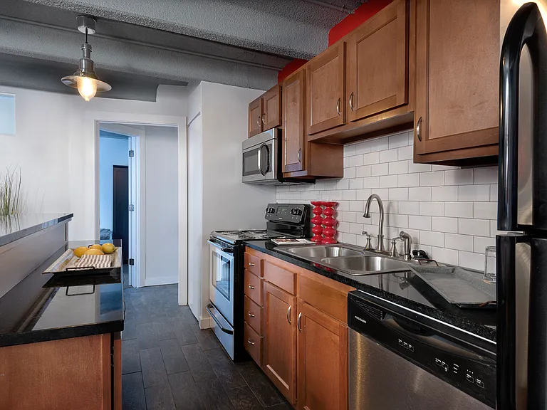 Sterling Boulder Apartments - Student Living — Photo 38