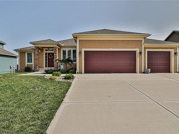 2nd image of 3905 SW Briarwood Oaks Dr