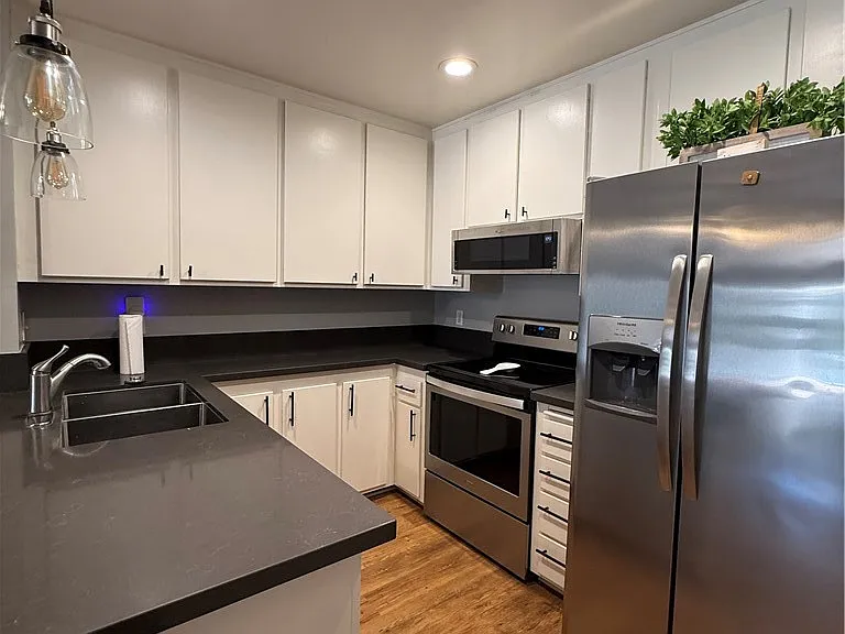 2900 Madison Ave — Photo 7