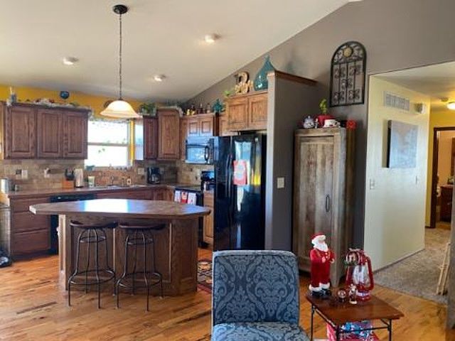 2nd image of 300 N Huntington Rd