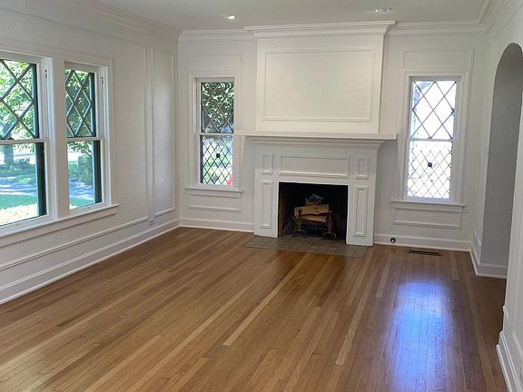 2nd image of 109 E Rosewood Ave
