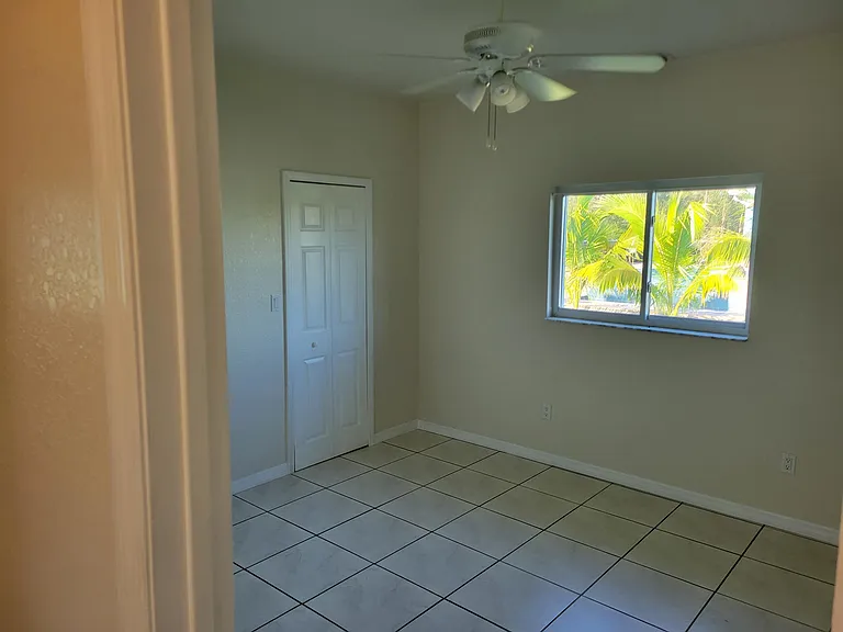 6833 Babcock St — Photo 9