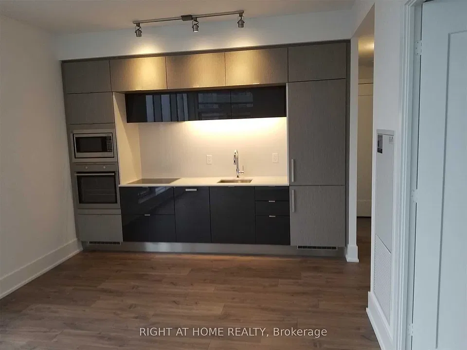 10 York St #5303